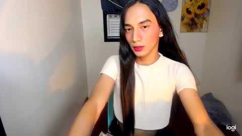 Snapshot of y_spicyhotbella chatting on June 2026 03:51:02 PM Bella online show from June 2026 03:51:02 PM