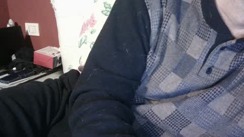 Snapshot of yahe2010 chatting on December 2024 01:50:01 AM grillino online show from December 2024 01:50:01 AM