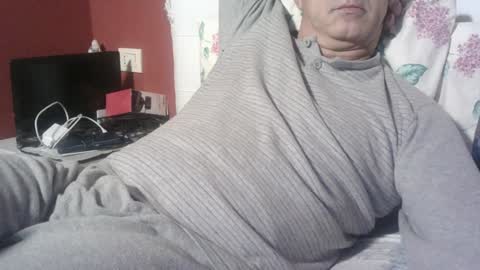 Snapshot of yahe2010 chatting on January 2025 02:11:01 AM grillino online show from January 2025 02:11:01 AM