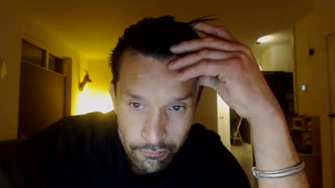 yallayalla1806 online show from November 2025 05:59:01 PM