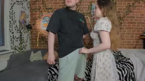 Snapshot of yami_yami_yami chatting on November 2025 12:17:01 PM Mia and Andry online show from November 2025 12:17:01 PM