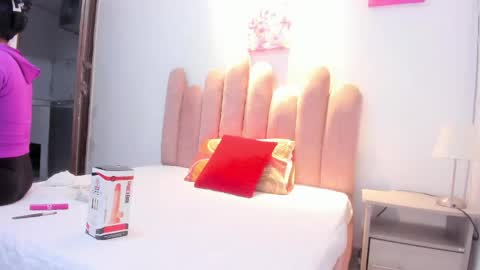 yara10_ online show from April 2026 11:27:02 AM
