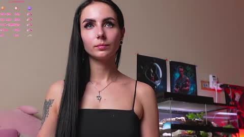 Snapshot of yaraliebe chatting on May 2026 12:33:02 PM Yara online show from May 2026 12:33:02 PM