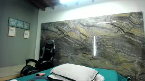 yaya____ online show from February 2025 10:12:01 AM