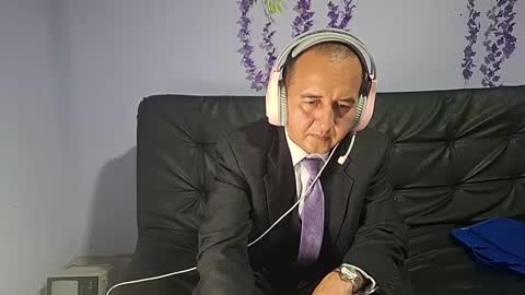 Snapshot of yazfore chatting on November 2025 06:06:02 PM Hazzan online show from November 2025 06:06:02 PM