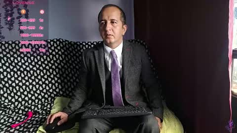 Snapshot of yazfore chatting on December 2025 02:12:02 PM Hazzan online show from December 2025 02:12:02 PM