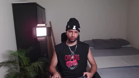 Snapshot of yeff_stone chatting on February 2026 10:57:01 PM yeff online show from February 2026 10:57:01 PM