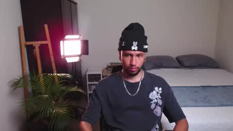 Snapshot of yeff_stone chatting on February 2026 12:18:01 AM yeff online show from February 2026 12:18:01 AM