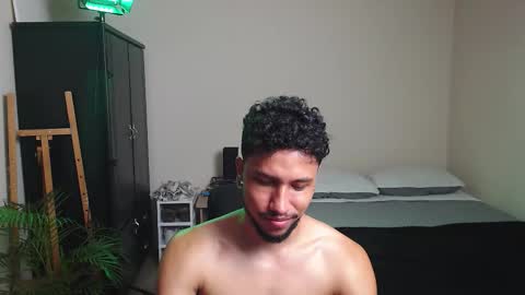 Snapshot of yeff_stone chatting on February 2026 01:17:01 AM yeff online show from February 2026 01:17:01 AM