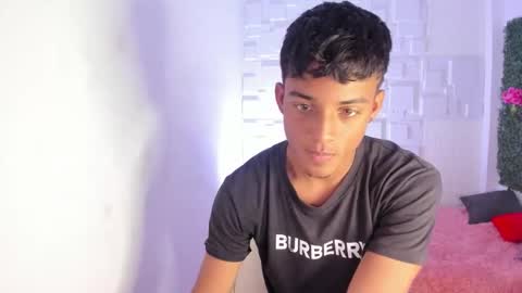 yeison_77 online show from December 2024 01:41:02 AM