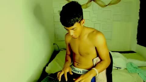 yeison_77 online show from December 2024 07:58:01 AM