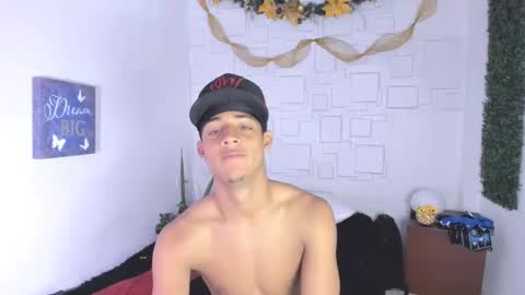 yeison_77 online show from December 2024 06:52:02 PM