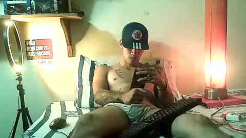 Snapshot of yeisoncastellanos1999 chatting on June 2026 04:33:01 PM yeisoncastellanos1999 online show from June 2026 04:33:01 PM