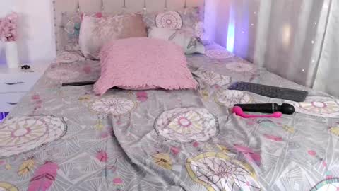 yellow_lily online show from January 2025 07:14:02 PM