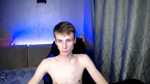 Snapshot of yes_cute_boy_ chatting on March 2025 03:30:02 PM Eden online show from March 2025 03:30:02 PM