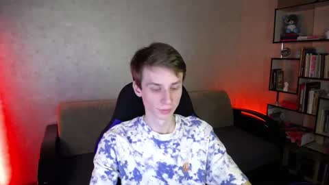 Snapshot of yes_cute_boy_ chatting on October 2025 09:18:02 AM Eden online show from October 2025 09:18:02 AM