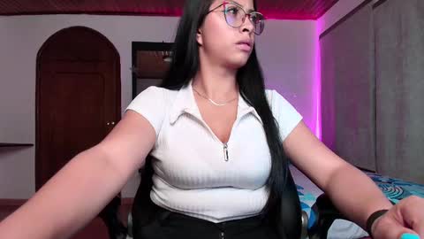 yesie_hot2 online show from February 2025 12:30:02 AM