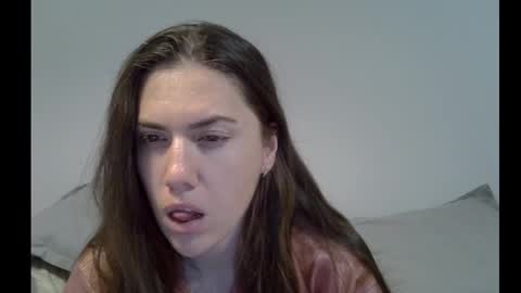 Kira online show from October 2025 12:03:01 PM