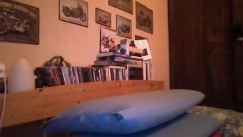 yeti_92 online show from March 2025 05:29:02 PM