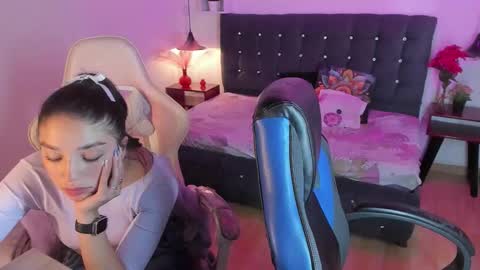Snapshot of yiing_and_yang chatting on September 2025 09:17:02 PM Yiing and yang online show from September 2025 09:17:02 PM