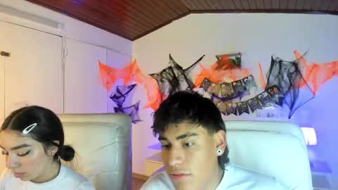 Snapshot of yiing_and_yang chatting on October 2025 09:17:02 PM Yiing and yang online show from October 2025 09:17:02 PM