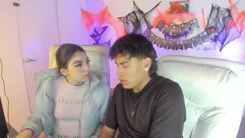 Snapshot of yiing_and_yang chatting on October 2025 11:43:01 AM Yiing and yang online show from October 2025 11:43:01 AM