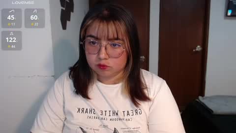 Snapshot of yini_angel07 chatting on June 2026 02:39:01 AM hii i am yini online show from June 2026 02:39:01 AM