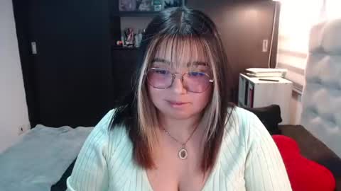 Snapshot of yini_angel07 chatting on June 2026 10:45:02 PM hii i am yini online show from June 2026 10:45:02 PM