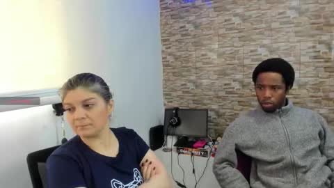 yinyyanghot online show from November 2025 06:00:02 PM