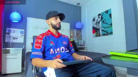 Yiyo online show from December 2025 04:18:02 AM