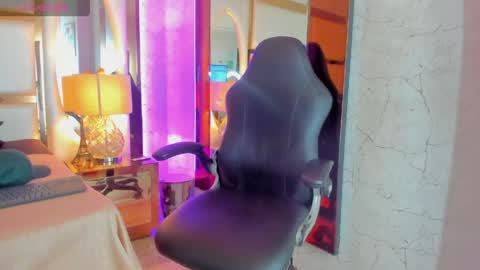 Yiyo online show from May 2026 04:29:01 AM