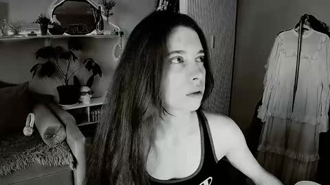 Snapshot of yoka_paradoxxx chatting on May 2026 10:53:02 AM yoka_paradoxxx online show from May 2026 10:53:02 AM