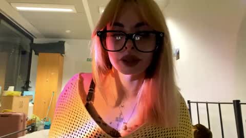 Snapshot of yolandopettes chatting on March 2026 07:19:01 PM Lilith online show from March 2026 07:19:01 PM