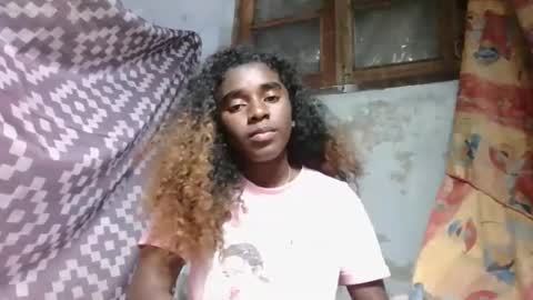 yolandrina05 online show from September 2025 01:27:01 AM