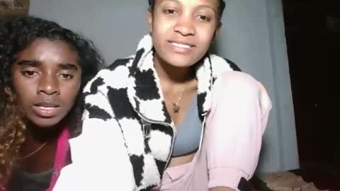 yolandrina05 online show from September 2025 07:04:01 PM