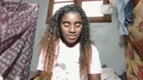 yolandrina05 online show from September 2025 12:40:02 PM