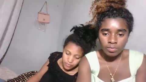 yolandrina05 online show from October 2025 10:12:02 AM