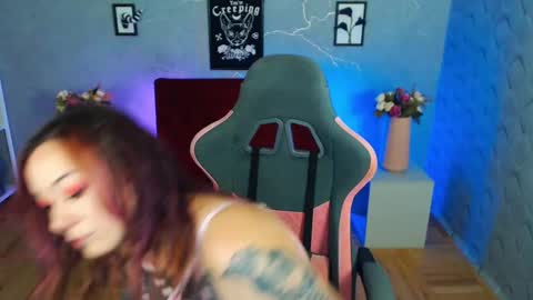 Yolandi-Foun online show from November 2025 12:06:01 PM