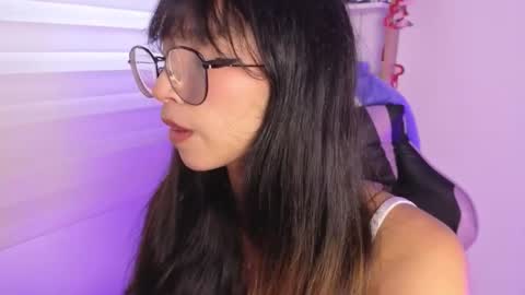 Yommi Winx online show from November 2025 10:04:02 PM