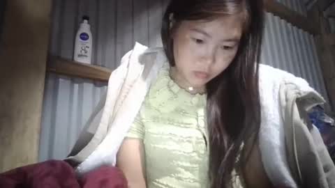 yongmi_ online show from November 2025 06:18:01 PM