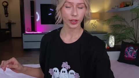  Wilma  online show from October 2025 03:46:02 PM