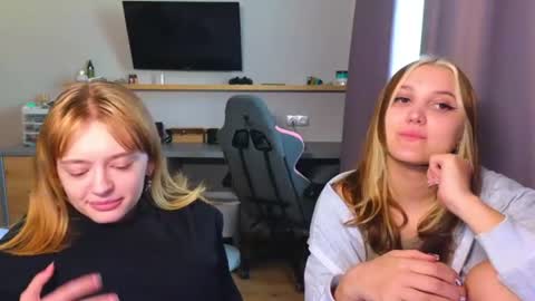 Anna and Luna online show from June 2026 05:23:01 PM