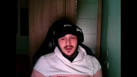 Snapshot of younromki chatting on December 2024 01:37:01 AM A... online show from December 2024 01:37:01 AM