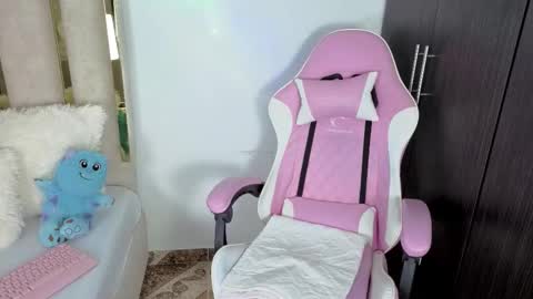 Snapshot of your_isa chatting on January 2026 10:03:02 PM Isa online show from January 2026 10:03:02 PM