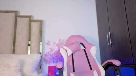 Snapshot of your_isa chatting on February 2026 10:06:01 PM Isa online show from February 2026 10:06:01 PM