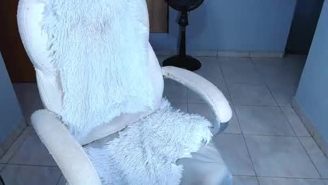 Snapshot of your_latin_girl chatting on April 2026 11:29:01 PM your_latin_girl online show from April 2026 11:29:01 PM