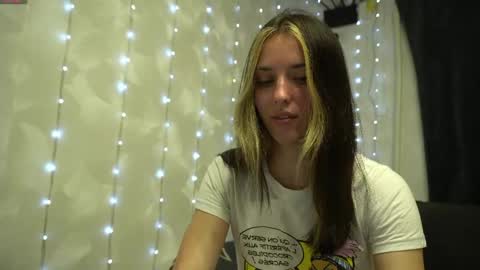 Snapshot of your_little_flexible_girl chatting on May 2026 08:06:01 PM Meri online show from May 2026 08:06:01 PM