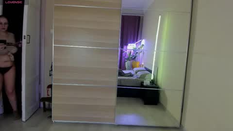 Pennyy online show from March 2026 06:03:01 PM