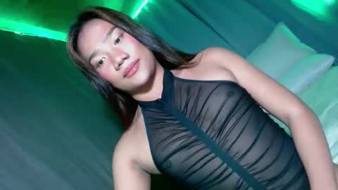 Snapshot of yourasiandream22 chatting on December 2024 01:44:01 PM Divine online show from December 2024 01:44:01 PM