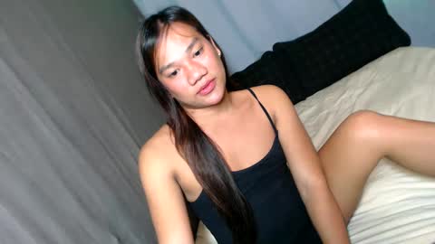 Snapshot of yourasiandream22 chatting on February 2025 09:45:02 PM Divine online show from February 2025 09:45:02 PM